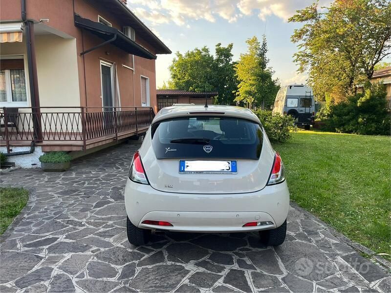 Usata Lancia Ypsilon Gold 80 CV (58 kW) 2016 Utilitaria