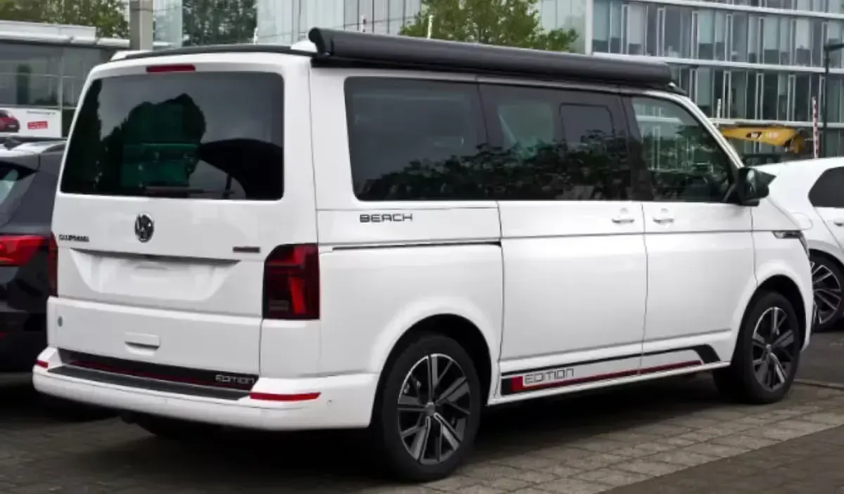 Usata VW California Beach 150 CV (110 kW) 2025 Bianco Furgone