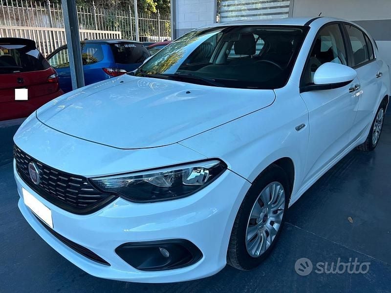 Usata Fiat Tipo Easy 120 CV (88 kW) 2018 Bianco Station wagon