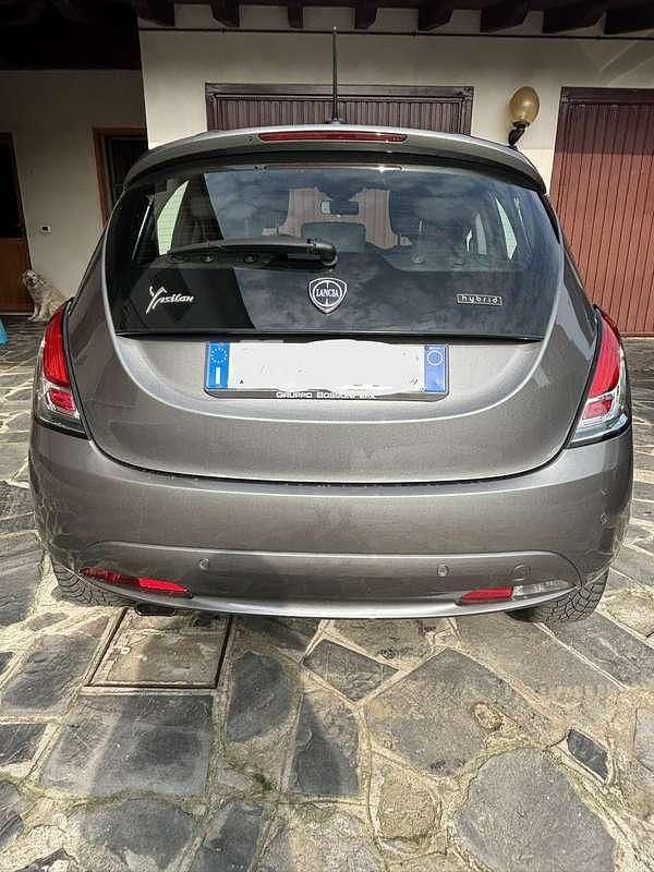 Usata Lancia Ypsilon Gold 69 CV (50 kW) 2022 Grigio Utilitaria