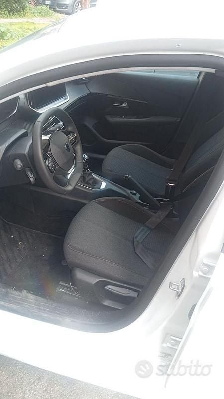 Neu Peugeot 208 Allure 101 PS (74 kW) 2025 Weiß Kleinwagen