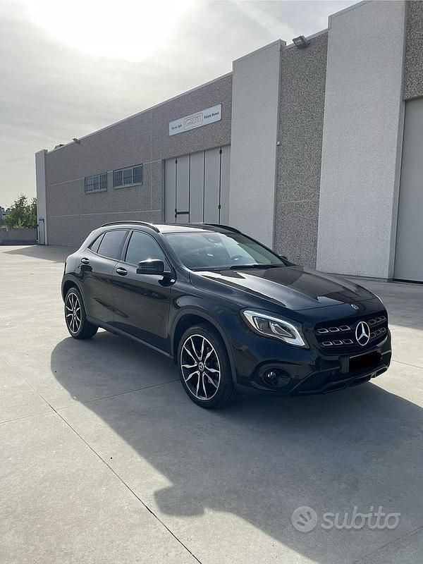 Usata 2017 Mercedes GLA200 Premium SUV | 17.000 € (Buon prezzo) - Immagine 1/4