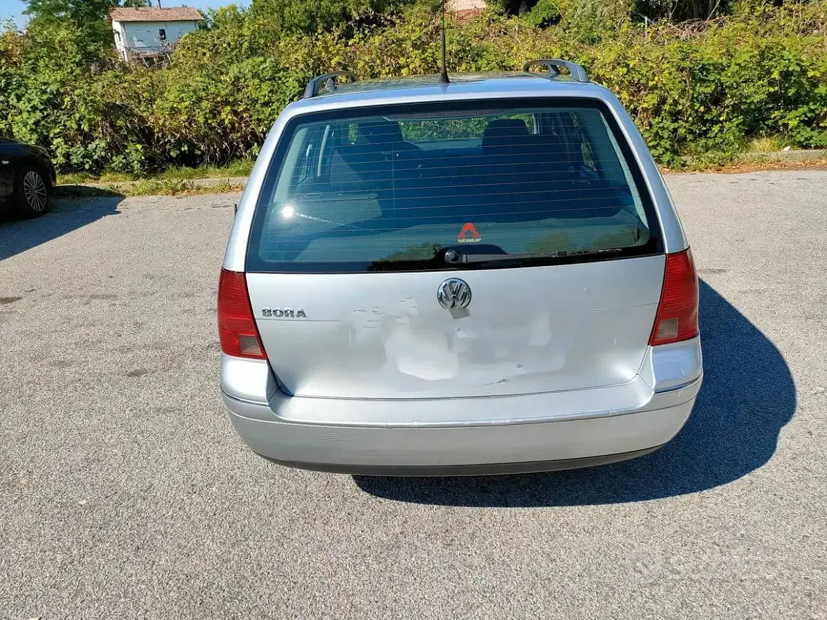 Usata VW Bora 130 CV (95 kW) 2001 Grigio Station wagon
