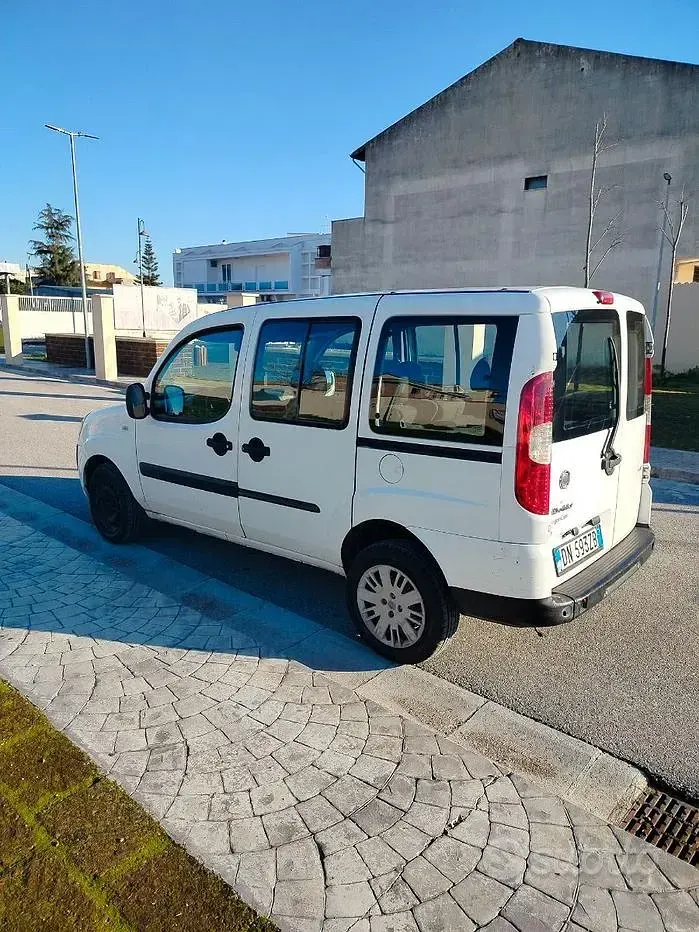 Usata Fiat Doblò 85 CV (62 kW) 2008 Bianco Monovolume