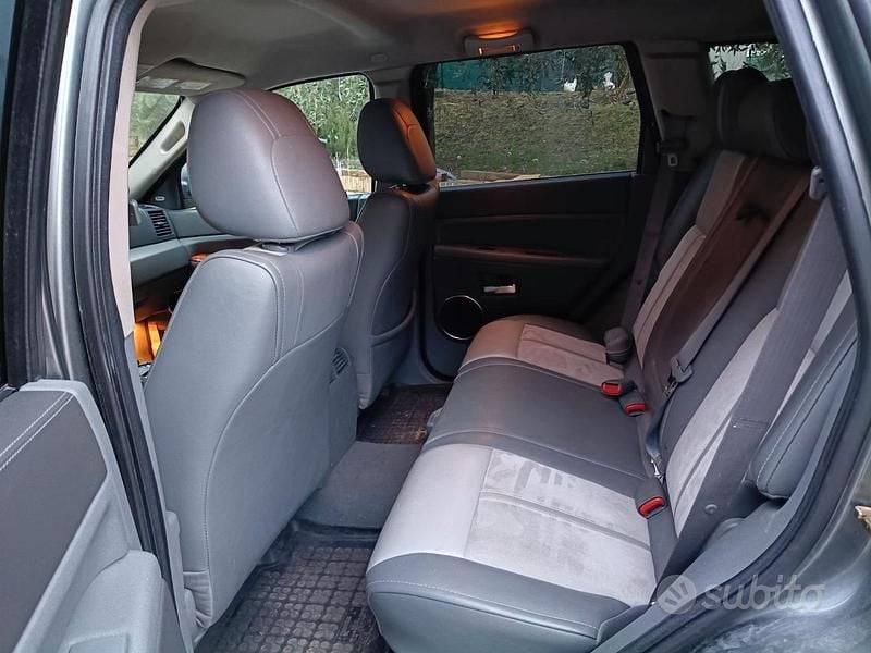 Usata Jeep Grand Cherokee 218 CV (160 kW) 2006 Grigio SUV