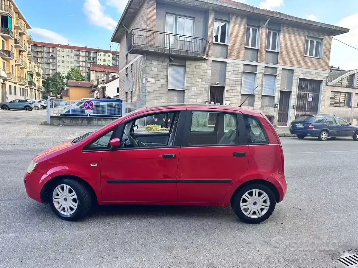 Usata Fiat Idea Active 95 CV (69 kW) 2004 Rosso Monovolume