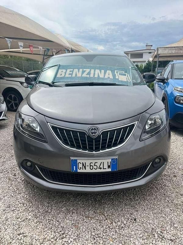 Usata Lancia Ypsilon Gold 69 CV (50 kW) 2023 Grigio Utilitaria