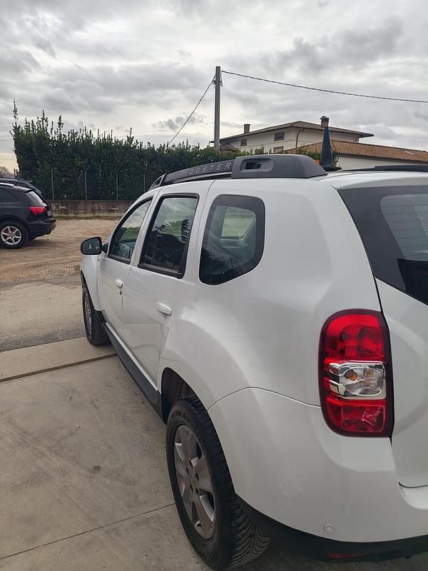 Usata Dacia Duster Lauréate 110 CV (80 kW) 2014 Bianco SUV