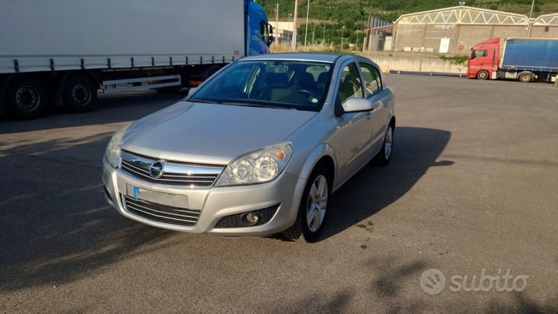 Usata Opel Astra 115 CV (84 kW) 2009 Grigio Berlina