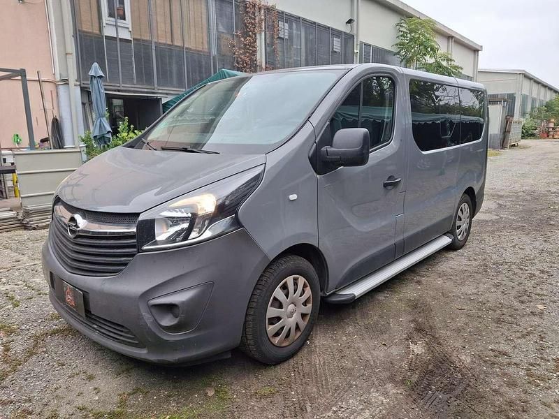 Usata Opel Vivaro 140 CV (102 kW) 2015 Grigio Monovolume