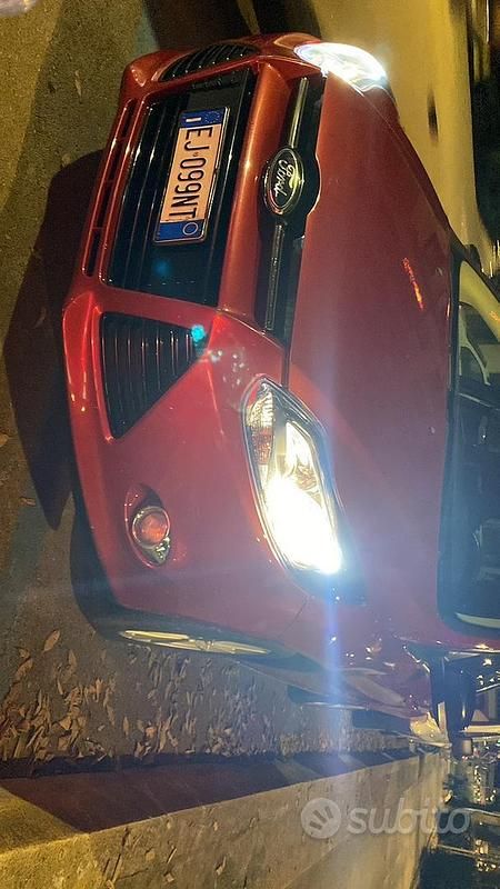 Begagnad Ford Focus 150 HK (110 kW) 2011 Röd Sedan