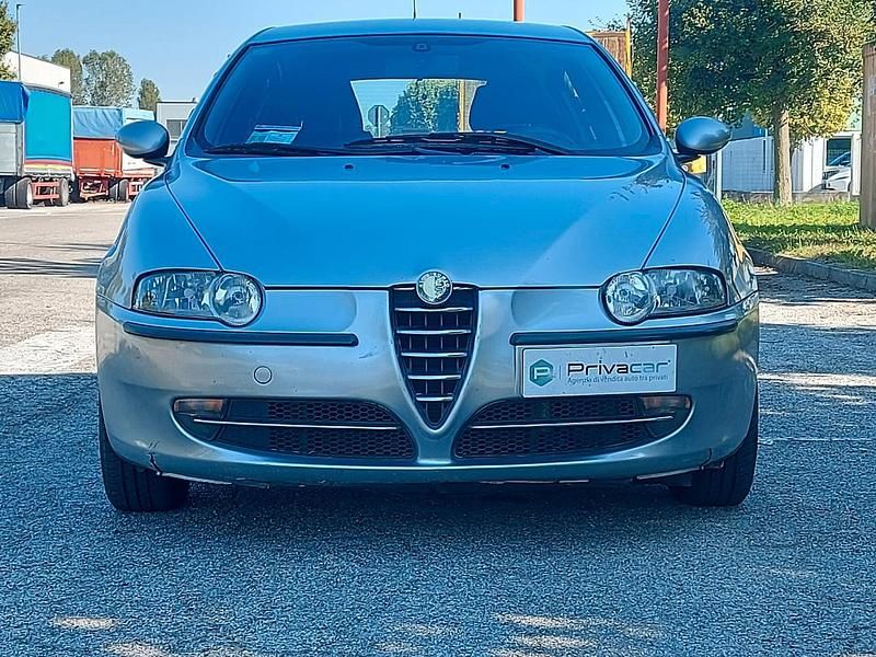 Usata Alfa Romeo 147 Distinctive 115 CV (84 kW) 2004 Argento Utilitaria