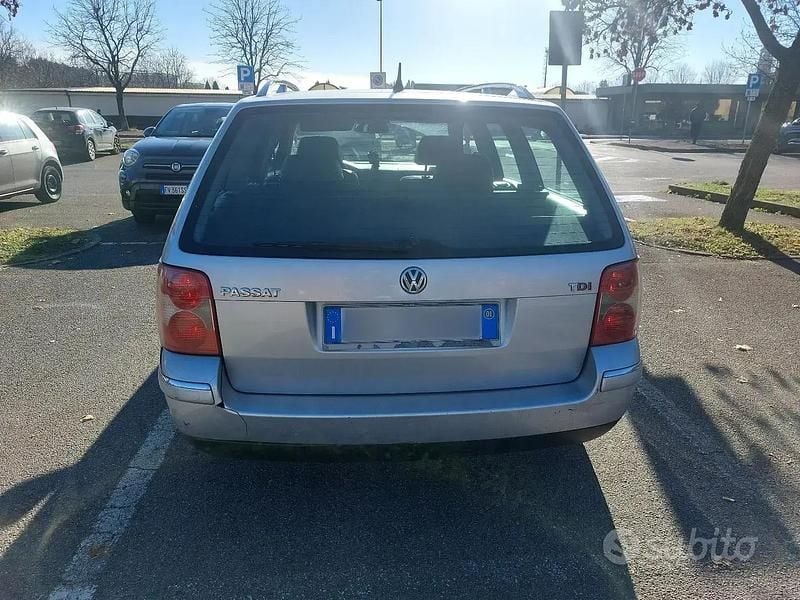 Usata VW Passat 130 CV (95 kW) 2001 Grigio Station wagon
