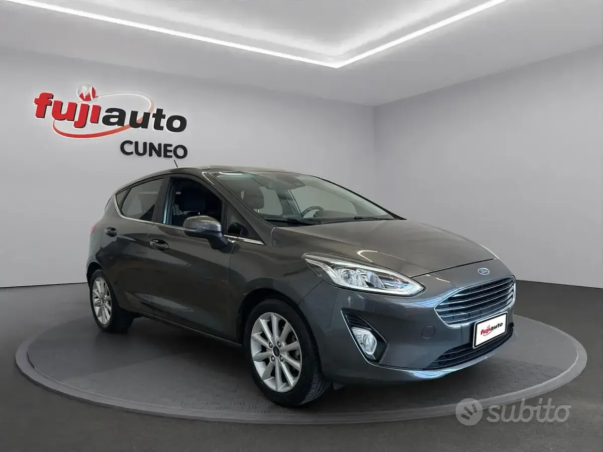Usata Ford Fiesta Titanium 86 CV (63 kW) 2020 Grigio scuro Utilitaria