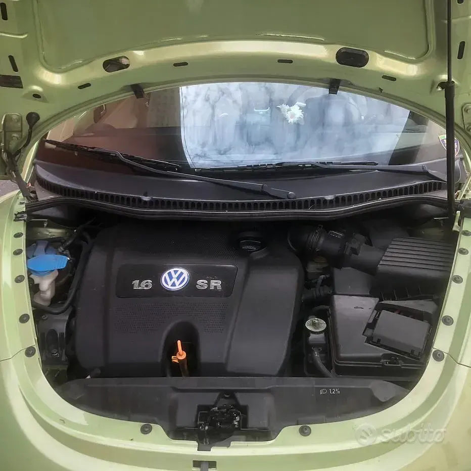 Usata VW New Beetle 102 CV (75 kW) 2001 Verde Utilitaria
