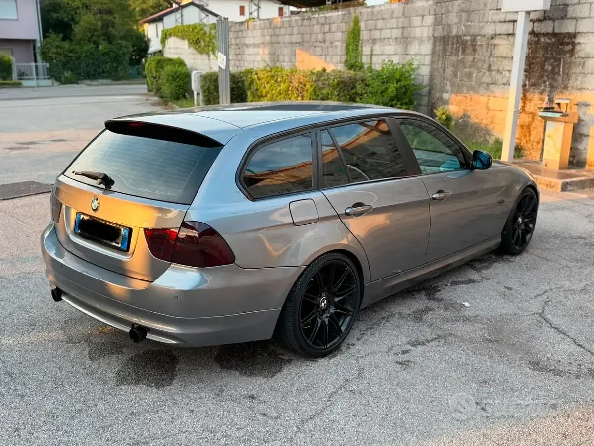 Usata BMW 335 286 CV (210 kW) 2011 Grigio Station wagon