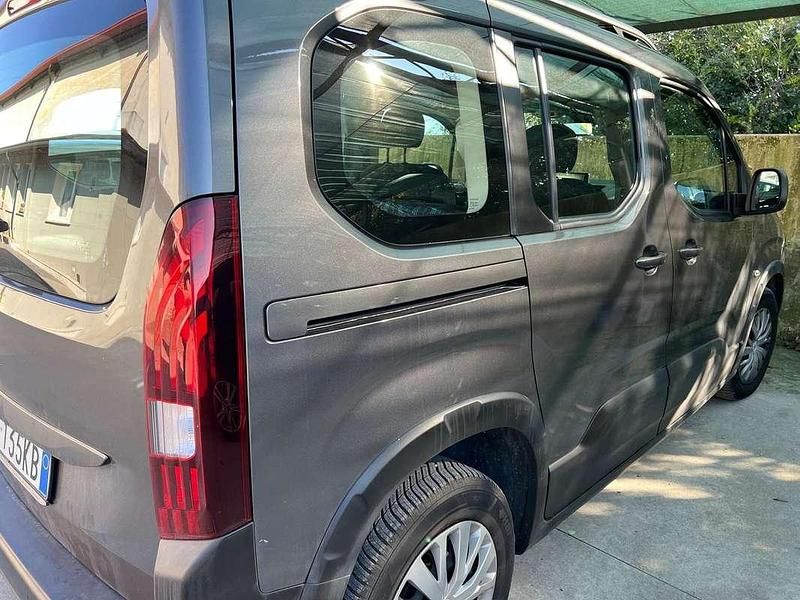 Usata Peugeot Rifter Active 102 CV (75 kW) 2021 Grigio Monovolume