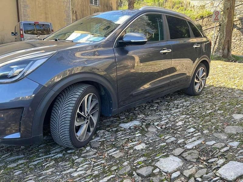 Usata Kia Niro 105 CV (77 kW) 2018 Grigio SUV