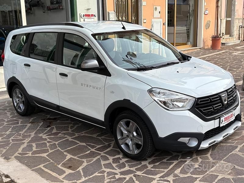 Usata Dacia Lodgy Stepway 116 CV (85 kW) 2022 Bianco Monovolume