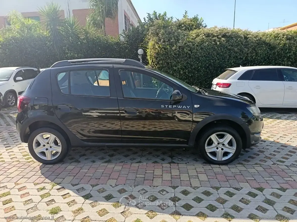 Begagnad Dacia Sandero Stepway 90 HK (66 kW) 2014 Svart Sedan