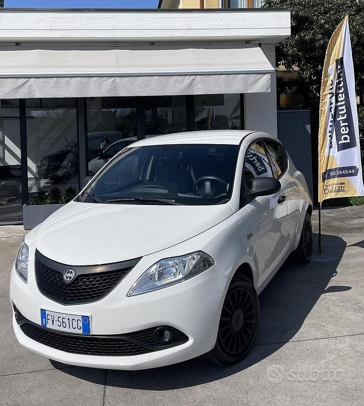 Usata Lancia Ypsilon 69 CV (50 kW) 2019 Bianco Utilitaria