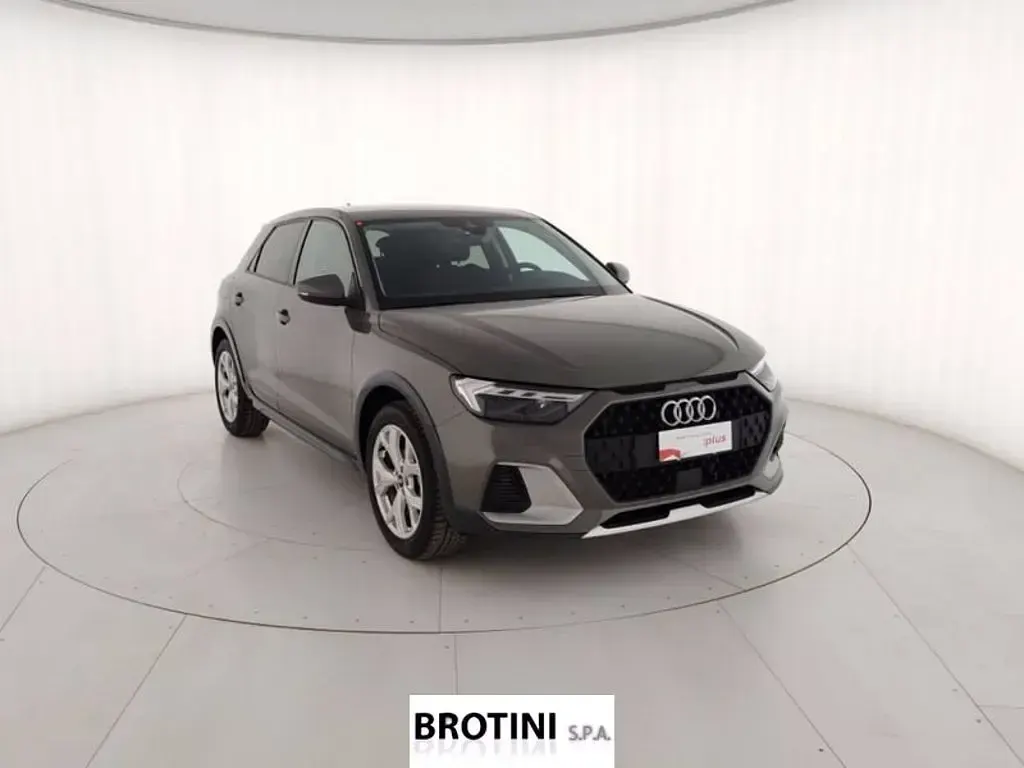 Usata Audi A1 Sportback 150 CV (110 kW) 2025 Grigio metallizzato Utilitaria