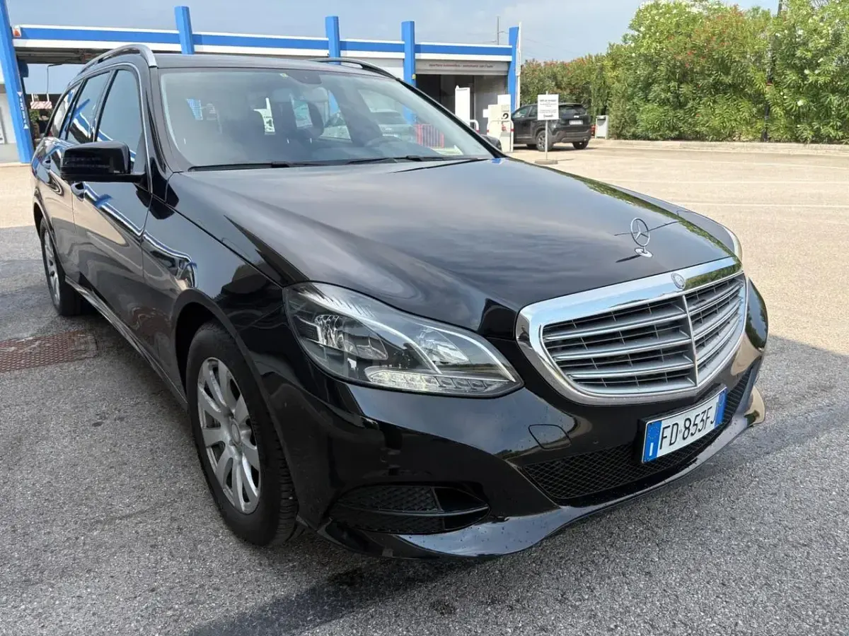 Usata Mercedes E200 136 CV (100 kW) 2016 Nero Station wagon