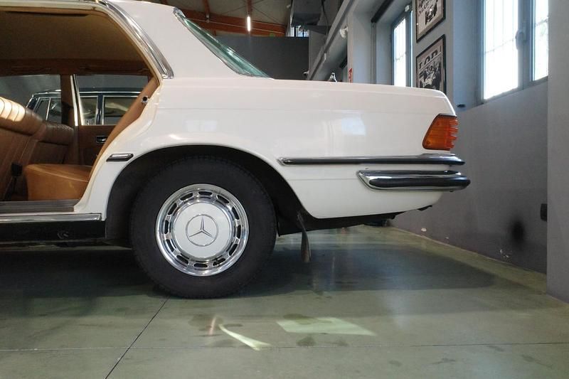 Usata Mercedes S280 160 CV (117 kW) 1972 Bianco/crema Berlina