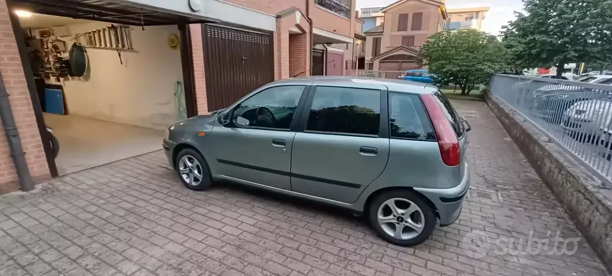 Usata Fiat Punto 73 CV (53 kW) 1994 Grigio Berlina