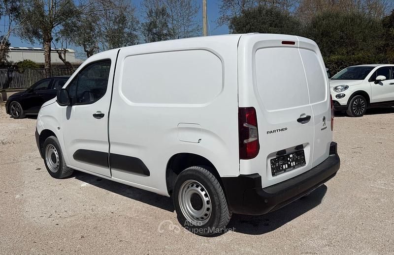 Usata Peugeot Partner 102 CV (75 kW) 2022 Bianco Monovolume
