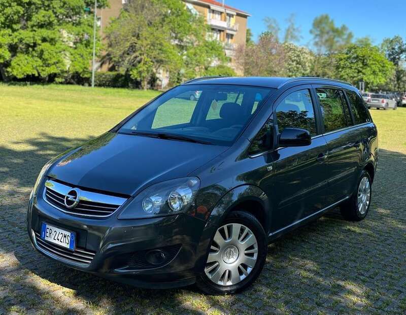 Usata 2014 Opel Zafira Club Monovolume | 4200 € (Super prezzo) - Immagine 1/4