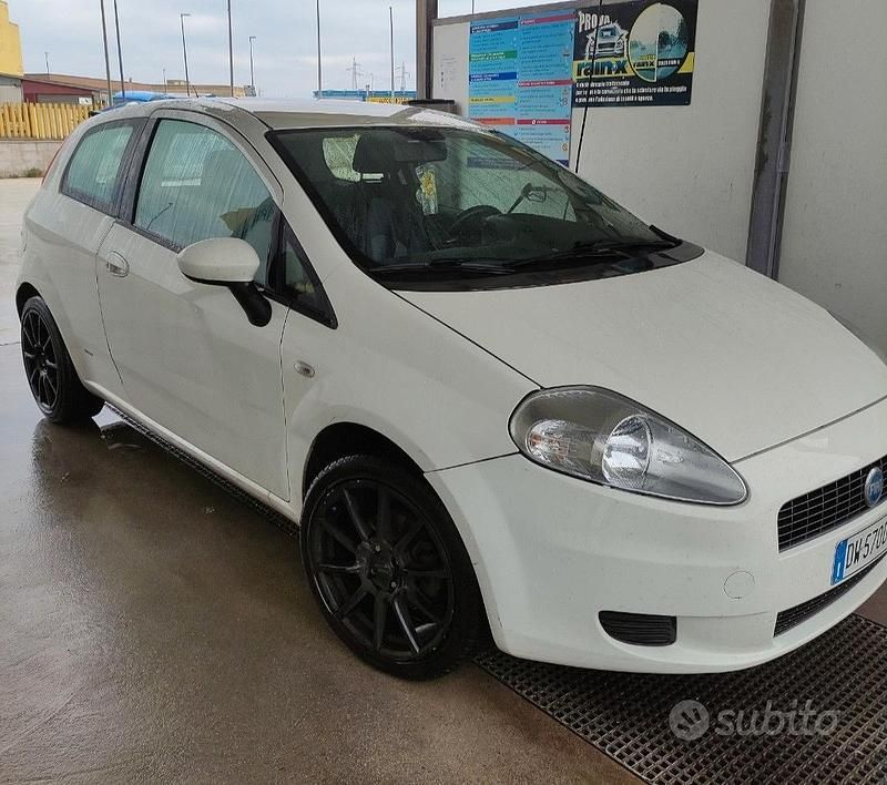 Usata Fiat Grande Punto 75 CV (55 kW) 2007 Utilitaria