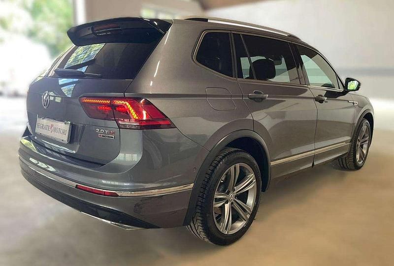 Usata VW Tiguan Allspace R-line 190 CV (139 kW) 2018 Grigio daytona SUV