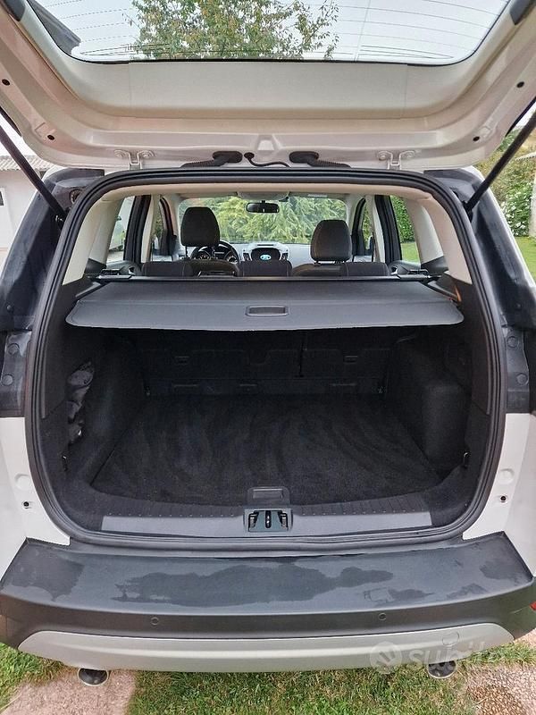 Usata Ford Kuga 120 CV (88 kW) 2017 Bianco SUV