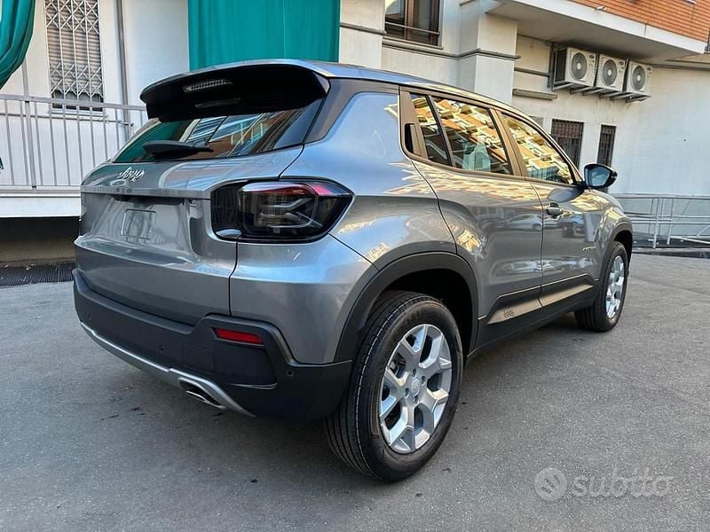 Nuova Jeep Avenger Altitude 110 CV (80 kW) 2025 Grigio SUV