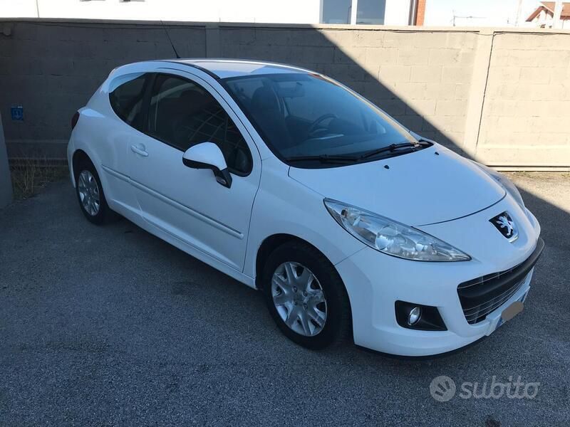 Usata Peugeot 207 Active 70 CV (51 kW) 2012 Bianco Berlina