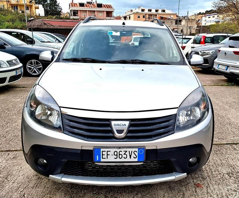 Usata Dacia Sandero Stepway 90 CV (66 kW) 2011 Argento Berlina