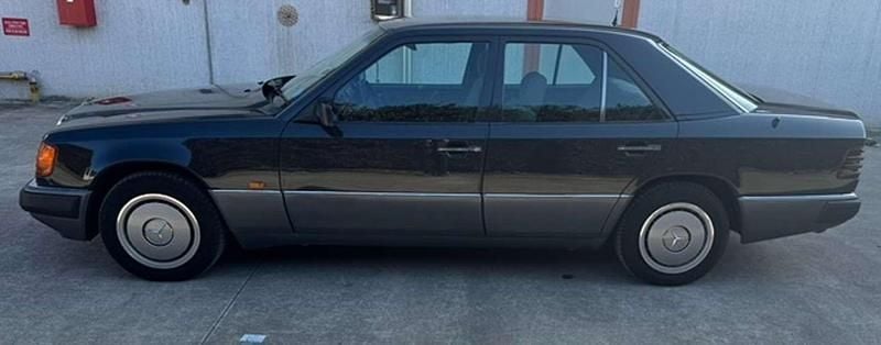 Usata Mercedes E250 126 CV (92 kW) 1992 Nero Berlina