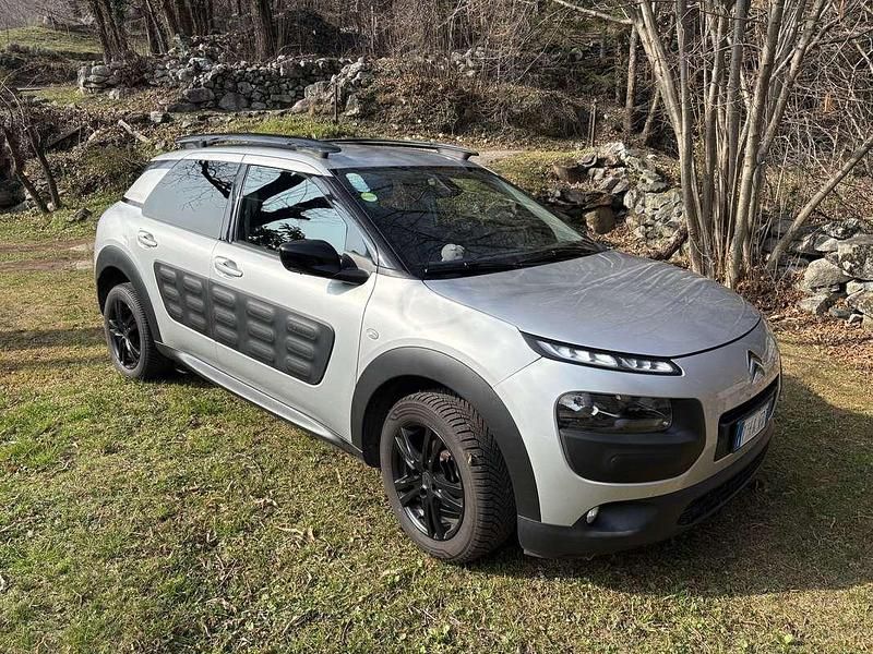 Usata Citroën C4 Cactus PureTech 82 CV (60 kW) 2019 Argento Utilitaria