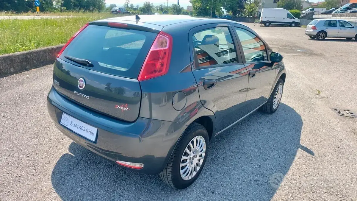 Usata Fiat Punto Lounge 70 CV (51 kW) 2014 Grigio Utilitaria