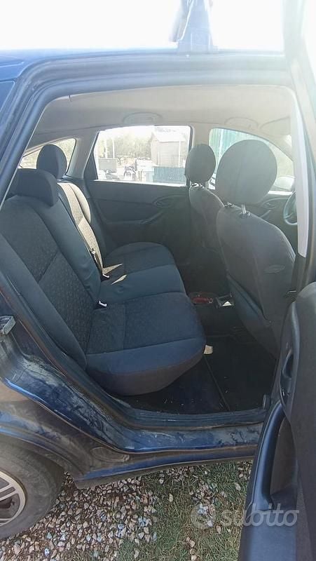 Usata Ford Focus 100 CV (73 kW) 2003 Blu Berlina
