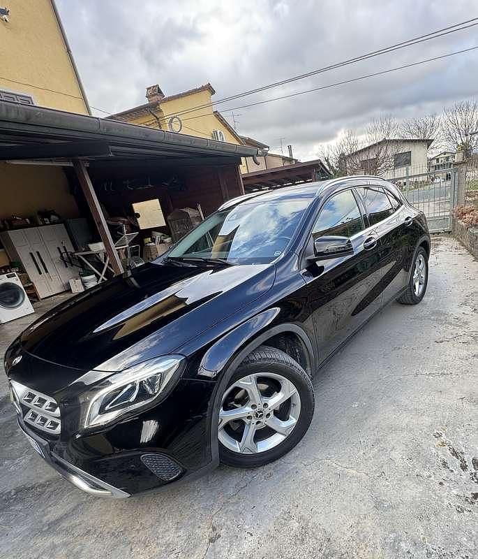 Usata Mercedes GLA180 109 CV (80 kW) 2018 Nero SUV