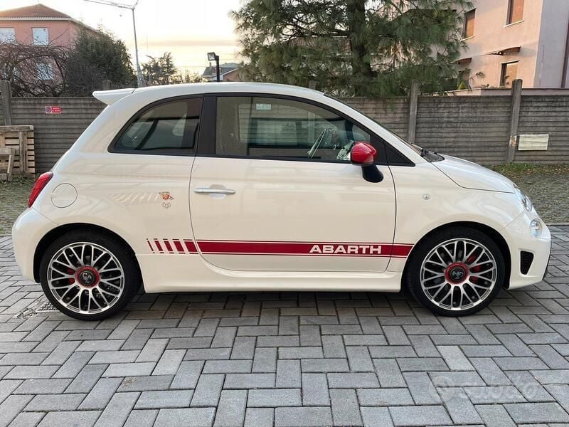 Bianco Usata 2022 Abarth 595 Due volumi | 20.999 € (Buon prezzo) - Immagine 1/4