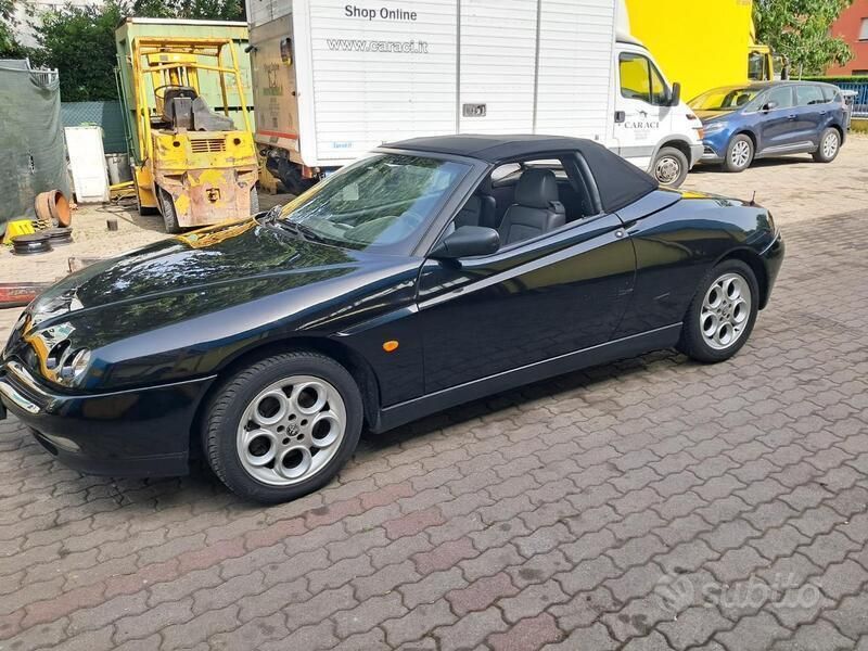 Usata Alfa Romeo Spider 150 CV (110 kW) 1996 Nero Cabrio