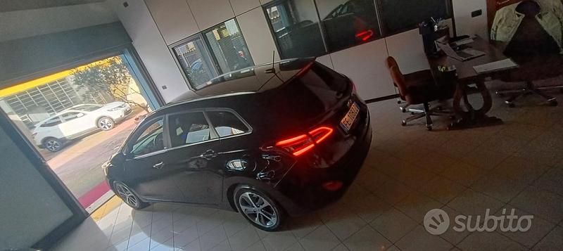 Gebraucht Hyundai i30 110 PS (80 kW) 2016 Schwarz Kombi