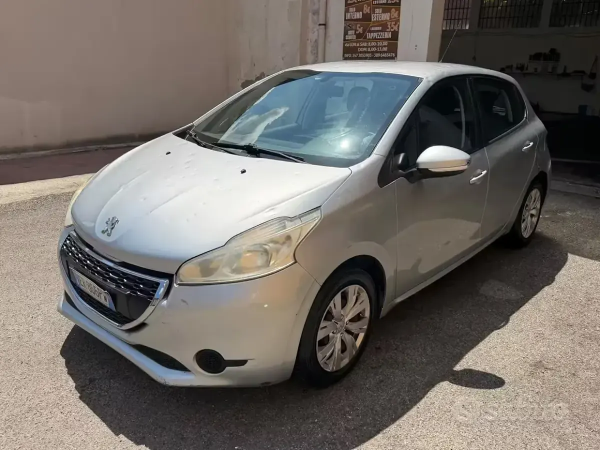 Usata Peugeot 208 Access 82 CV (60 kW) 2013 Grigio Utilitaria