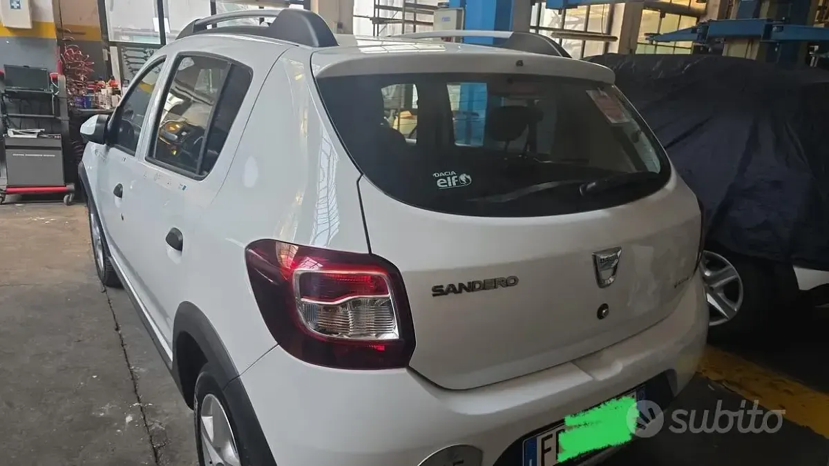 Begagnad Dacia Sandero Stepway 90 HK (66 kW) 2016 Vit Sedan