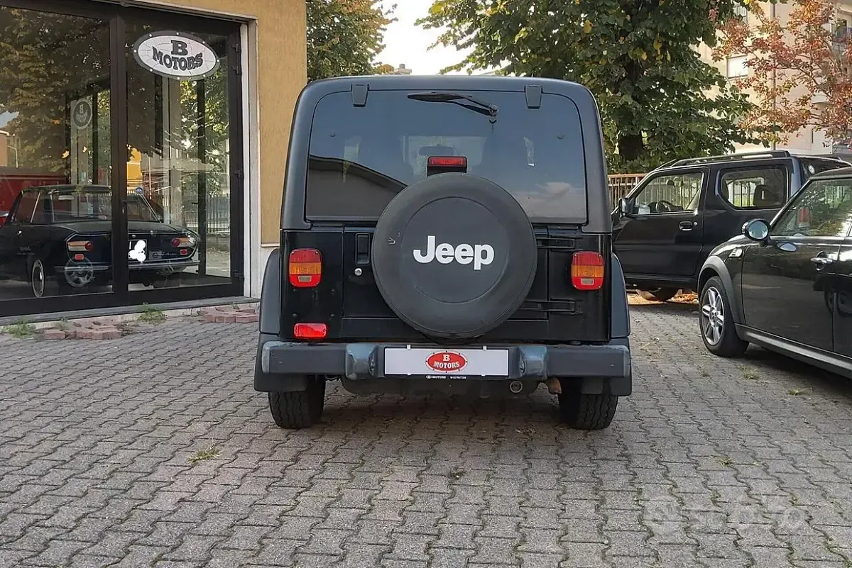 Usata Jeep Wrangler Sport 177 CV (130 kW) 2004 Nero SUV