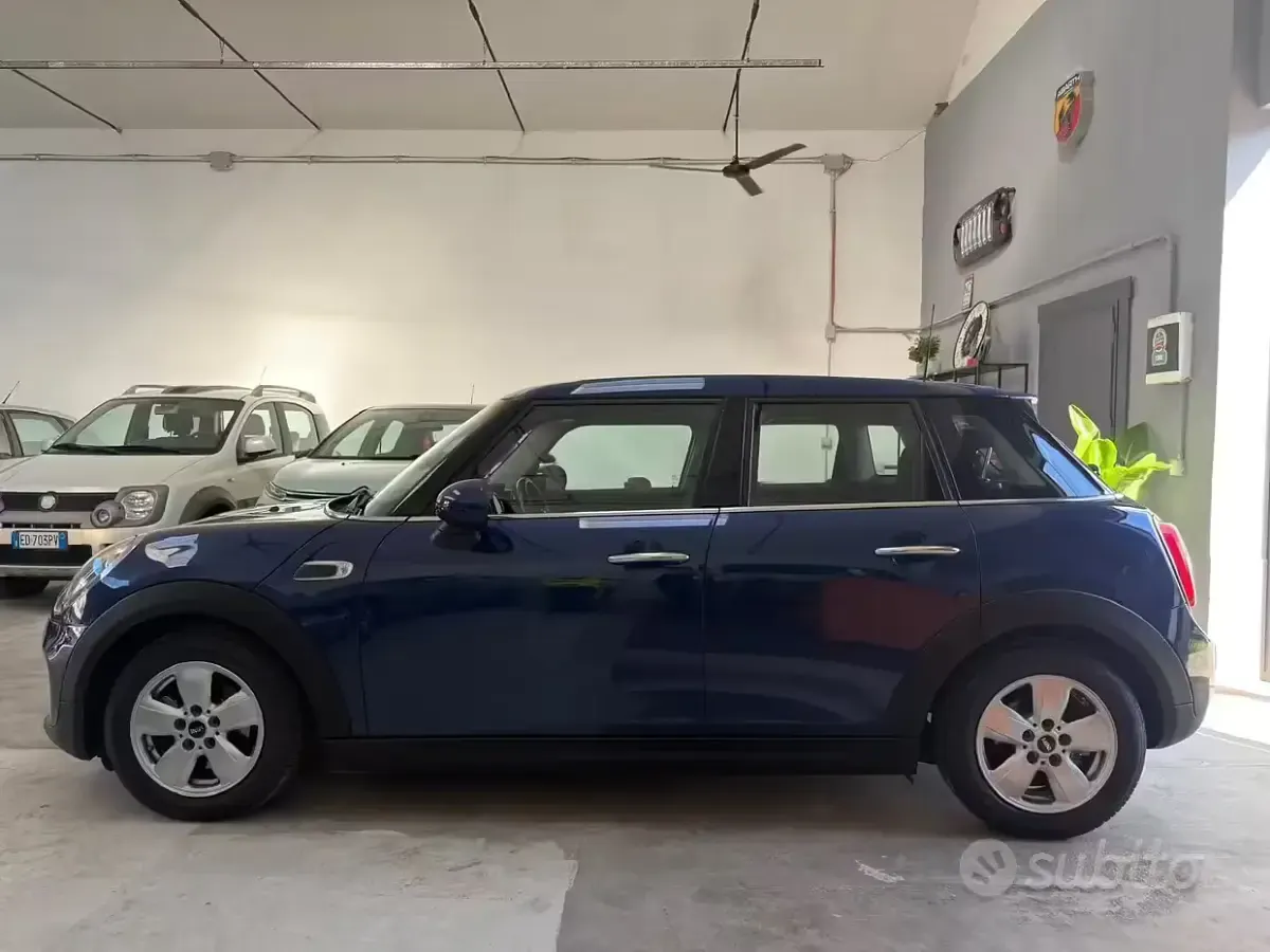 Usata Mini ONE 75 CV (55 kW) 2017 Bluazzurro Utilitaria