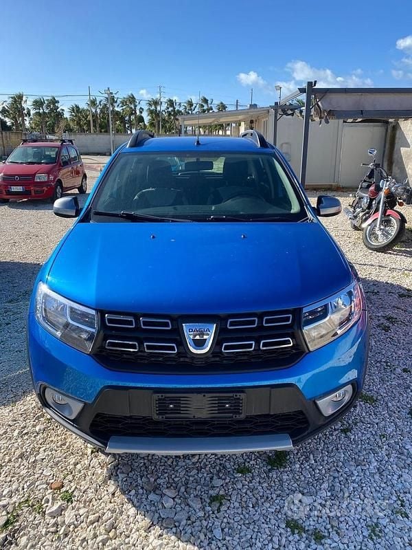 Usata Dacia Sandero Ambiance 90 CV (66 kW) 2017 Blu Berlina